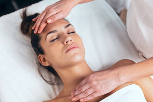 Reiki healing session in progress